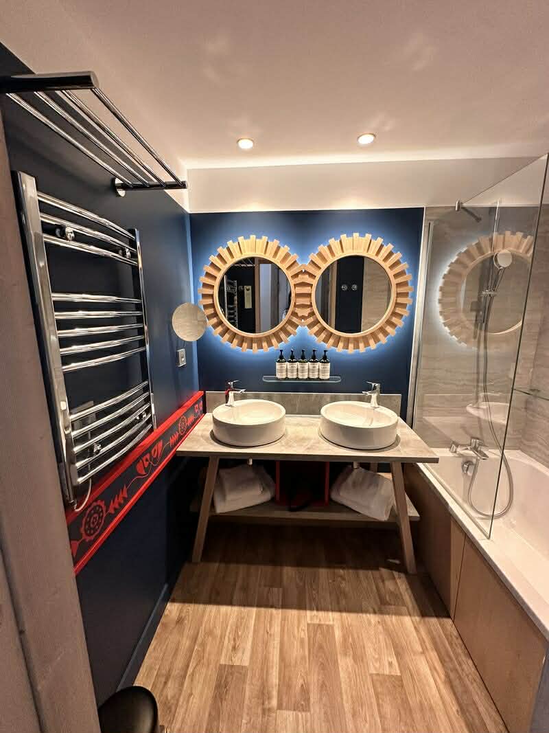 Salle de bain contemporaine rénovée — Échirolles